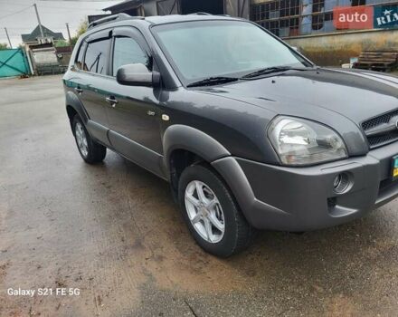 Серый Хендай Туксон, объемом двигателя 1.99 л и пробегом 302 тыс. км за 9300 $, фото 10 на Automoto.ua