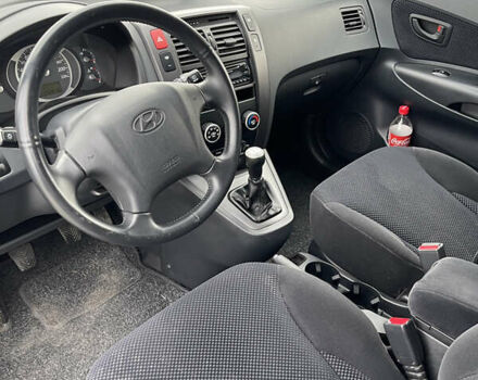 Сірий Хендай Туксон, об'ємом двигуна 2 л та пробігом 172 тис. км за 8550 $, фото 12 на Automoto.ua