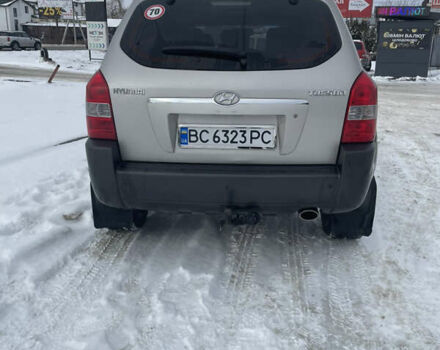 Серый Хендай Туксон, объемом двигателя 1.99 л и пробегом 235 тыс. км за 7700 $, фото 4 на Automoto.ua