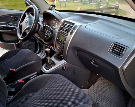 Серый Хендай Туксон, объемом двигателя 2 л и пробегом 220 тыс. км за 8800 $, фото 8 на Automoto.ua