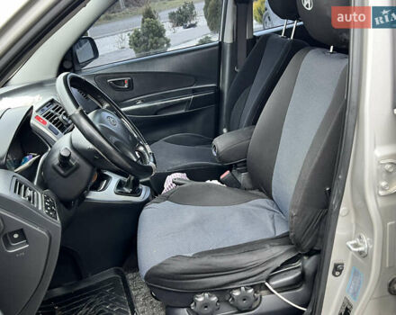 Серый Хендай Туксон, объемом двигателя 2 л и пробегом 176 тыс. км за 8300 $, фото 17 на Automoto.ua