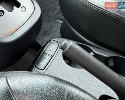 Серый Хендай Туксон, объемом двигателя 2.7 л и пробегом 210 тыс. км за 9290 $, фото 12 на Automoto.ua