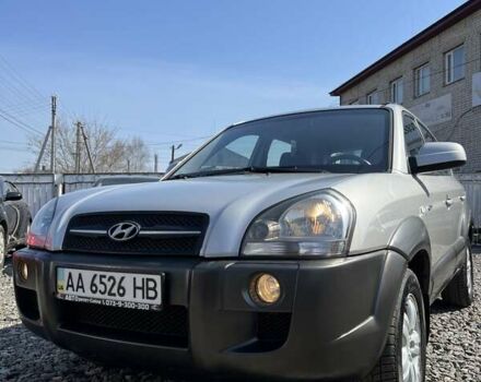 Серый Хендай Туксон, объемом двигателя 2 л и пробегом 178 тыс. км за 8700 $, фото 4 на Automoto.ua