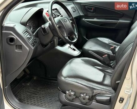 Серый Хендай Туксон, объемом двигателя 2.7 л и пробегом 210 тыс. км за 9290 $, фото 9 на Automoto.ua