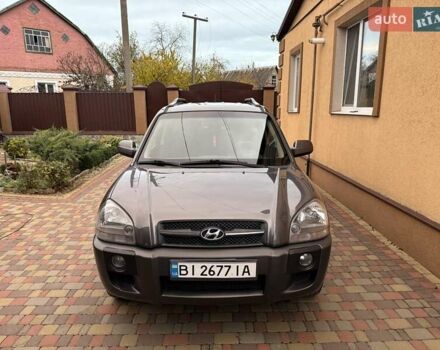 Хендай Туксон 2008 в Миргороде на Automoto.ua Серый Хендай Туксон, объемом двигателя 1.98 л и пробегом 177 тыс. км за 7950 $, фото 1 на Automoto.ua