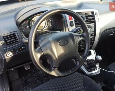 Серый Хендай Туксон, объемом двигателя 2 л и пробегом 127 тыс. км за 9300 $, фото 24 на Automoto.ua