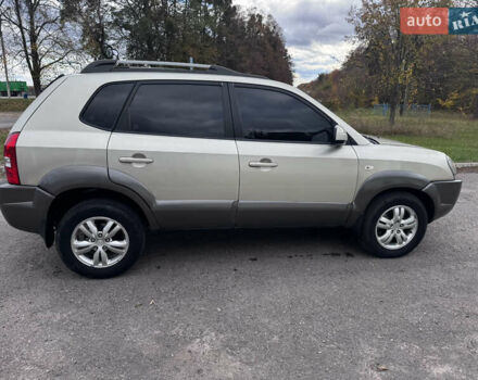 Серый Хендай Туксон, объемом двигателя 2 л и пробегом 228 тыс. км за 6900 $, фото 3 на Automoto.ua