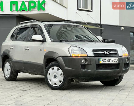 Серый Хендай Туксон, объемом двигателя 2 л и пробегом 176 тыс. км за 8300 $, фото 1 на Automoto.ua