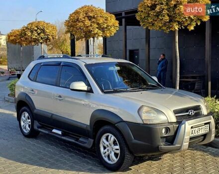 Серый Хендай Туксон, объемом двигателя 1.98 л и пробегом 199 тыс. км за 8350 $, фото 1 на Automoto.ua