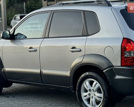 Хендай Туксон 2008 у Зборів на Automoto.ua Сірий Хендай Туксон, об'ємом двигуна 1.99 л та пробігом 228 тис. км за 8500 $, фото 16 на Automoto.ua