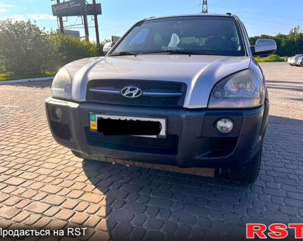 Серый Хендай Туксон, объемом двигателя 2 л и пробегом 285 тыс. км за 8700 $, фото 2 на Automoto.ua