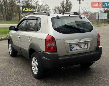 Серый Хендай Туксон, объемом двигателя 2 л и пробегом 263 тыс. км за 7300 $, фото 1 на Automoto.ua