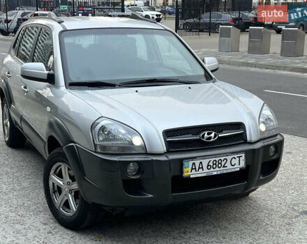 Хендай Туксон 2008 в Киеве на Automoto.ua Серый Хендай Туксон, объемом двигателя 2 л и пробегом 187 тыс. км за 7250 $, фото 1 на Automoto.ua