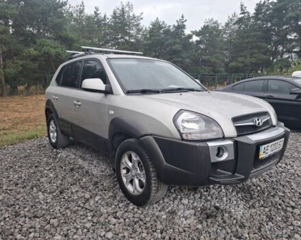 Серый Хендай Туксон, объемом двигателя 2 л и пробегом 136 тыс. км за 8999 $, фото 1 на Automoto.ua