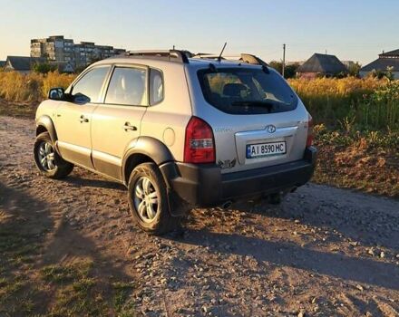 Серый Хендай Туксон, объемом двигателя 2.66 л и пробегом 244 тыс. км за 7400 $, фото 4 на Automoto.ua