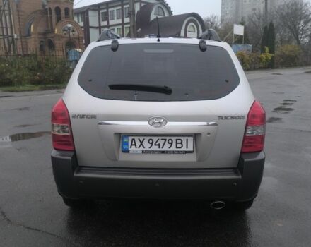 Сірий Хендай Туксон, об'ємом двигуна 2 л та пробігом 215 тис. км за 7750 $, фото 7 на Automoto.ua
