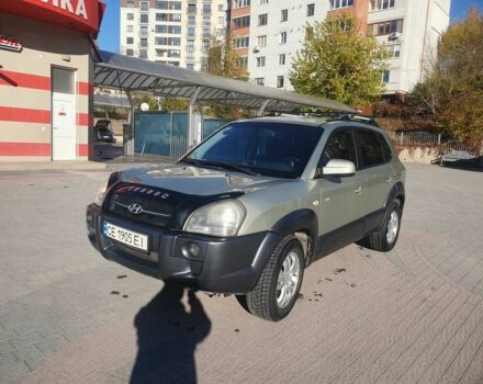Хендай Туксон 2008 у Тернополі на Automoto.ua Сірий Хендай Туксон, об'ємом двигуна 2 л та пробігом 186 тис. км за 6600 $, фото 1 на Automoto.ua