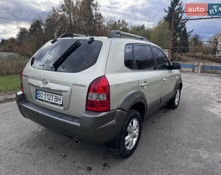 Серый Хендай Туксон, объемом двигателя 2 л и пробегом 228 тыс. км за 6900 $, фото 5 на Automoto.ua