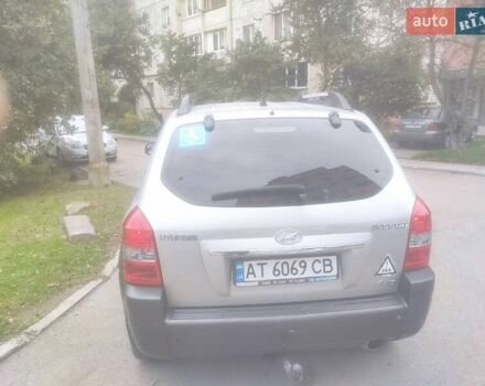 Сірий Хендай Туксон, об'ємом двигуна 2 л та пробігом 216 тис. км за 7000 $, фото 1 на Automoto.ua