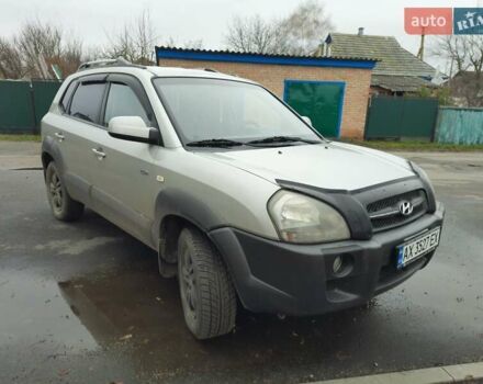 Сірий Хендай Туксон, об'ємом двигуна 1.98 л та пробігом 222 тис. км за 8000 $, фото 1 на Automoto.ua