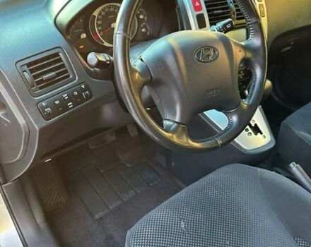 Серый Хендай Туксон, объемом двигателя 2 л и пробегом 164 тыс. км за 9300 $, фото 18 на Automoto.ua