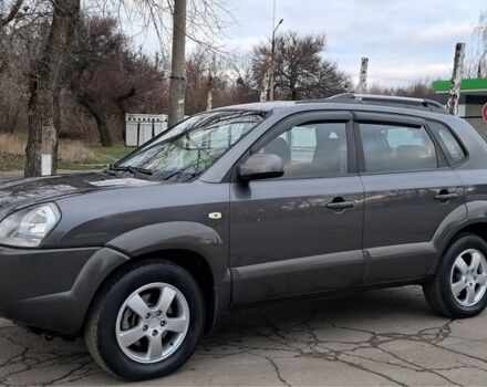 Серый Хендай Туксон, объемом двигателя 2 л и пробегом 95 тыс. км за 8800 $, фото 5 на Automoto.ua