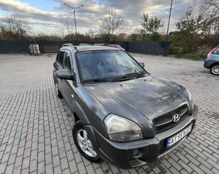 Серый Хендай Туксон, объемом двигателя 2 л и пробегом 210 тыс. км за 7700 $, фото 1 на Automoto.ua