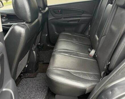 Сірий Хендай Туксон, об'ємом двигуна 2 л та пробігом 187 тис. км за 7700 $, фото 35 на Automoto.ua