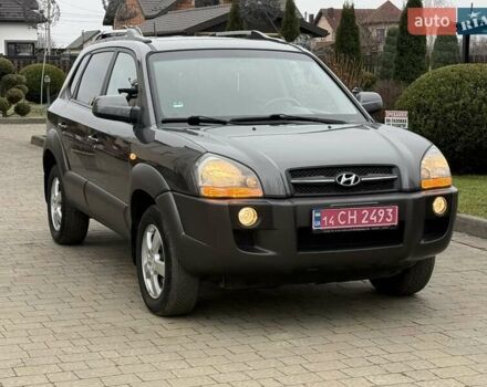 Сірий Хендай Туксон, об'ємом двигуна 2 л та пробігом 187 тис. км за 7700 $, фото 2 на Automoto.ua