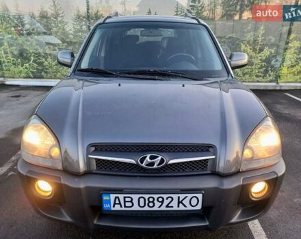 Серый Хендай Туксон, объемом двигателя 1.99 л и пробегом 207 тыс. км за 8000 $, фото 5 на Automoto.ua