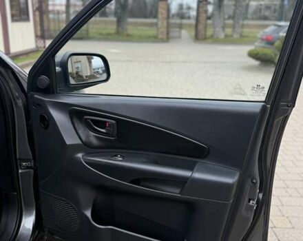 Сірий Хендай Туксон, об'ємом двигуна 2 л та пробігом 187 тис. км за 7700 $, фото 39 на Automoto.ua