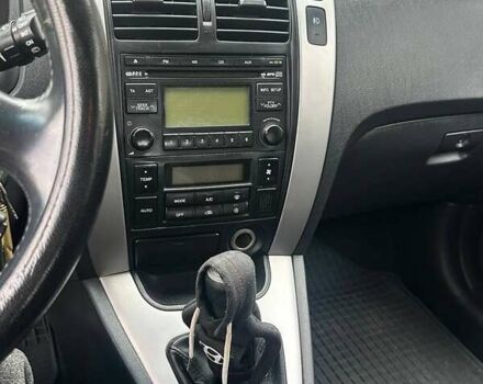 Сірий Хендай Туксон, об'ємом двигуна 1.99 л та пробігом 221 тис. км за 6000 $, фото 20 на Automoto.ua