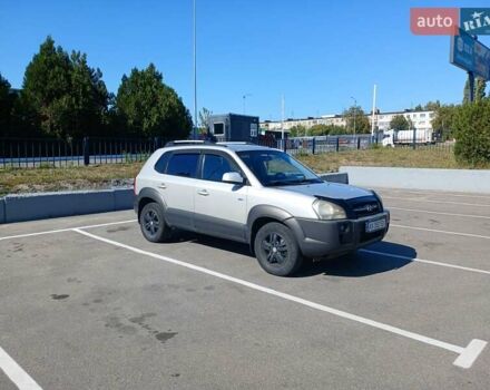 Хендай Туксон 2008 у Полтаві на Automoto.ua Сірий Хендай Туксон, об'ємом двигуна 2 л та пробігом 222 тис. км за 7200 $, фото 33 на Automoto.ua