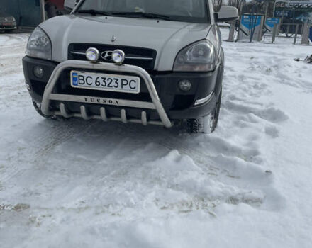 Серый Хендай Туксон, объемом двигателя 1.99 л и пробегом 235 тыс. км за 7700 $, фото 2 на Automoto.ua