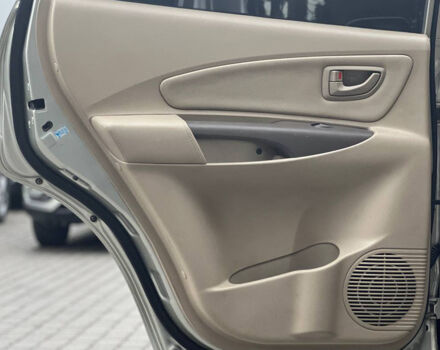 Серый Хендай Туксон, объемом двигателя 2 л и пробегом 167 тыс. км за 8600 $, фото 16 на Automoto.ua