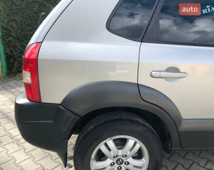 Хендай Туксон 2008 в Турке на Automoto.ua Серый Хендай Туксон, объемом двигателя 2 л и пробегом 274 тыс. км за 7200 $, фото 13 на Automoto.ua