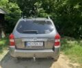 Серый Хендай Туксон, объемом двигателя 2 л и пробегом 300 тыс. км за 8000 $, фото 1 на Automoto.ua
