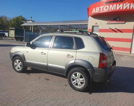 Хендай Туксон 2008 у Тернополі на Automoto.ua Сірий Хендай Туксон, об'ємом двигуна 2 л та пробігом 186 тис. км за 6600 $, фото 3 на Automoto.ua