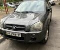 Серый Хендай Туксон, объемом двигателя 1.98 л и пробегом 181 тыс. км за 7850 $, фото 1 на Automoto.ua