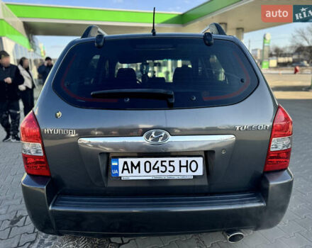 Сірий Хендай Туксон, об'ємом двигуна 1.98 л та пробігом 280 тис. км за 7300 $, фото 3 на Automoto.ua