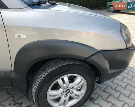 Хендай Туксон 2008 в Турке на Automoto.ua Серый Хендай Туксон, объемом двигателя 2 л и пробегом 274 тыс. км за 7200 $, фото 14 на Automoto.ua