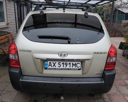 Серый Хендай Туксон, объемом двигателя 2 л и пробегом 190 тыс. км за 9000 $, фото 3 на Automoto.ua