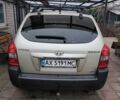 Серый Хендай Туксон, объемом двигателя 2 л и пробегом 190 тыс. км за 9000 $, фото 3 на Automoto.ua