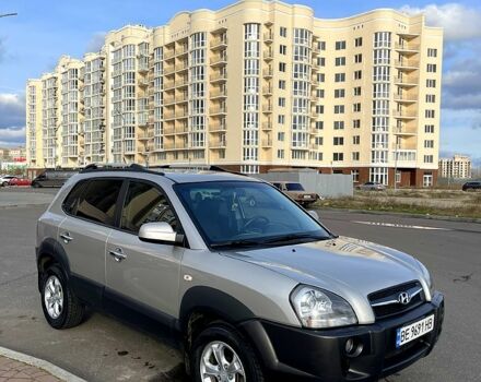 Сірий Хендай Туксон, об'ємом двигуна 2 л та пробігом 130 тис. км за 10000 $, фото 5 на Automoto.ua