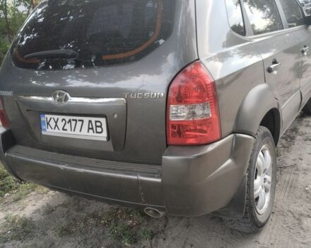 Сірий Хендай Туксон, об'ємом двигуна 2 л та пробігом 130 тис. км за 7000 $, фото 4 на Automoto.ua