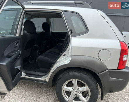 Хендай Туксон 2008 в Киеве на Automoto.ua Серый Хендай Туксон, объемом двигателя 2 л и пробегом 187 тыс. км за 7250 $, фото 22 на Automoto.ua