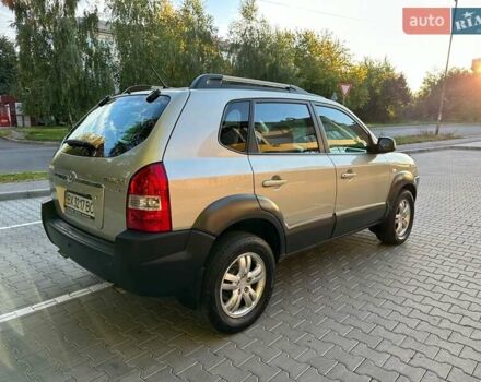 Серый Хендай Туксон, объемом двигателя 2 л и пробегом 164 тыс. км за 9300 $, фото 13 на Automoto.ua