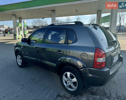 Сірий Хендай Туксон, об'ємом двигуна 1.98 л та пробігом 280 тис. км за 7300 $, фото 4 на Automoto.ua