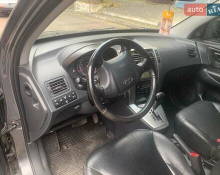 Сірий Хендай Туксон, об'ємом двигуна 1.98 л та пробігом 190 тис. км за 8800 $, фото 11 на Automoto.ua