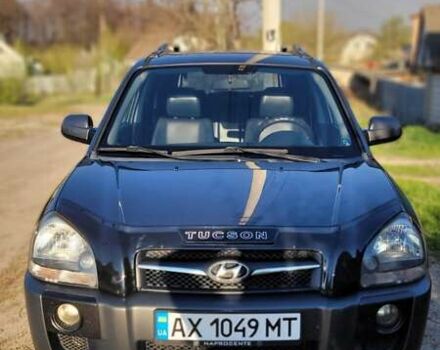 Серый Хендай Туксон, объемом двигателя 1.98 л и пробегом 190 тыс. км за 8500 $, фото 2 на Automoto.ua